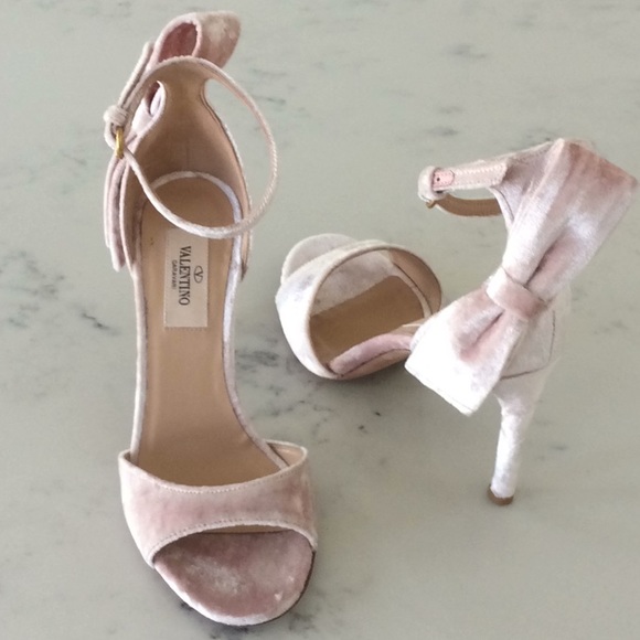 VALENTINO BLUSH PINK HEELS 35 - Picture 1 of 4